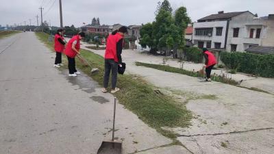 笔架山街道网格管理服务中心开展“传递爱心   共建美好”清洁家园志愿服务活动