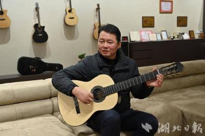 寻找小镇创业家②丨“诗心匠人”松滋老家造吉他