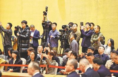 77家中外媒体镜头为何对准湖北