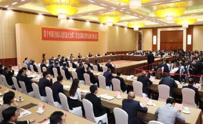 湖北代表团开放团组会上，77家中外媒体最关心什么？