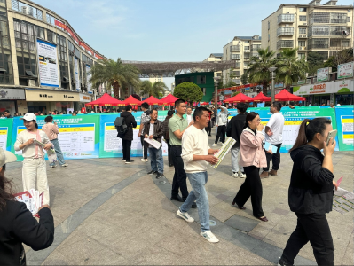 石首市组织企业赴华容参加荆岳就业联盟专场招聘活动