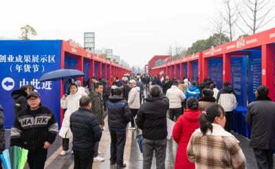 近百企业现场诚聘！五千多岗位虚位以待！荆州市2025年春风行动暨鄂南湘北招聘活动在石首启动