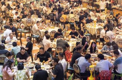 “虾十条”引爆潜江870亿虾产业 一只小龙虾如何从网红变“长红”