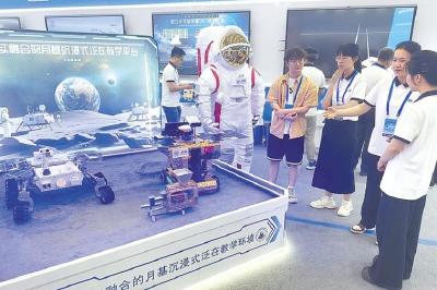 数百外宾现场感受中国智慧 希望学生有机会来中国学习
