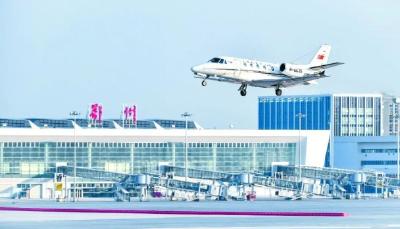 黄石临空经济跑出“加速度”：冰鲜水产“次日达全国”，3C产品“隔日通全球”