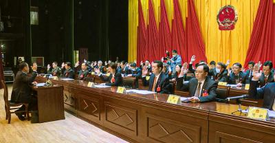 公安县第十八届人民代表大会第一次会议主席团第二次会议召开