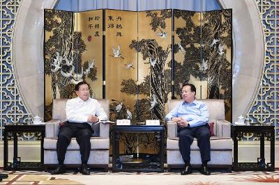 湖北省代表团在上海学习考察 王忠林与龚正座谈