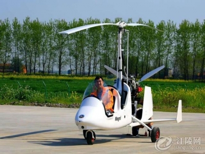 六合垸管理区首架旋翼机试飞成功