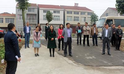 万玲玲到秦市乡开展工作调研