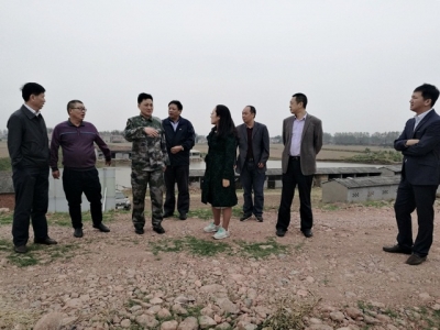 伍守荣调研指导江陵精准扶贫工作