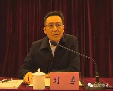 江陵县召开领导干部会议传达市委决定： 刘勇同志任江陵县委书记