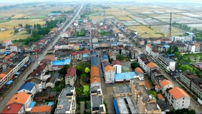 秦市乡：打造“两化村庄” 推进“两大工程”