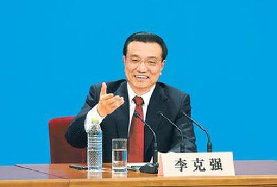 李克强主持召开专家学者和企业界人士座谈会 听取对政府工作报告的意见建议 