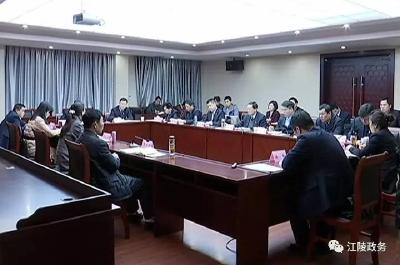 曾庆祝指导江陵县委常委班子民主生活会