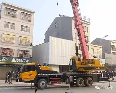 江陵县城市管理综合执法局强制拆除一处违法建筑