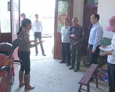 江陵县政务服务中心开展走访慰问贫困户活动