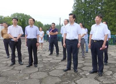 湖北省委常委、常务副省长黄楚平来江陵检查防汛抗旱工作