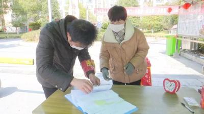 万名党员万面旗 防疫一线展风采
