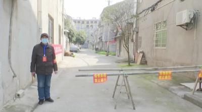古稀老兵主动请缨值守小区抗疫情