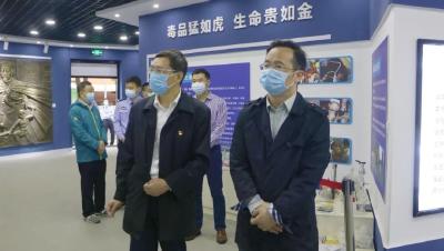 吴朝安调研我县政法工作