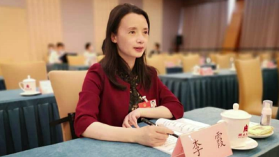 李霞：两会归来谈感受 满怀信心话落实