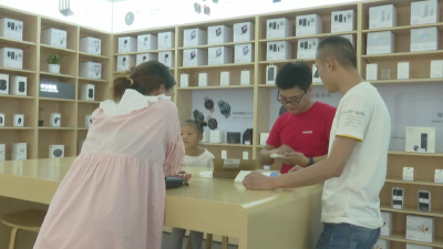开学经济持续升温 手机电脑销量增加