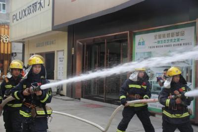 外温36℃，负重45公斤，每天5小时训练……看江陵这群“捂”出来的消防员！