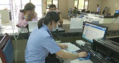 县公安局户政部门：一“窗”连万户，一“证”牵民心