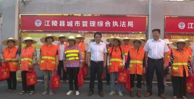 县总工会开展“送清凉、送健康、送安全”活动