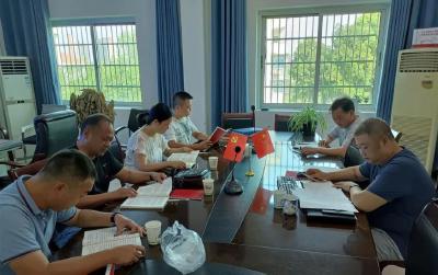 县劳动保障监察局 开展8月份主题党日活动