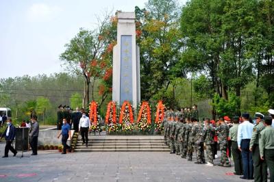 江陵县举行烈士公祭仪式