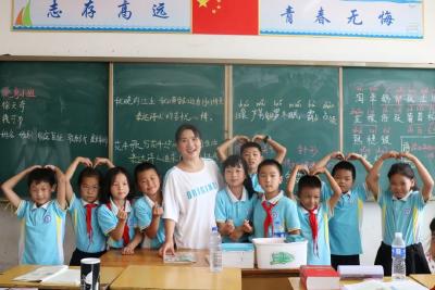 灯语秀、电子屏、微视频………今天，教师是主角