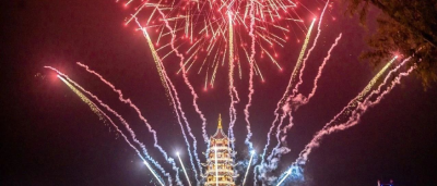 双节同庆，欢乐上新！荆州方特无人机+烟花秀首度同框