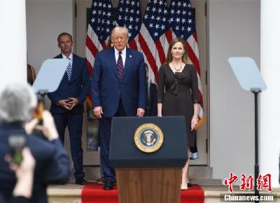 特朗普提名艾米·巴雷特担任美最高法院大法官
