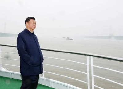 习近平为长江大保护画“红线”