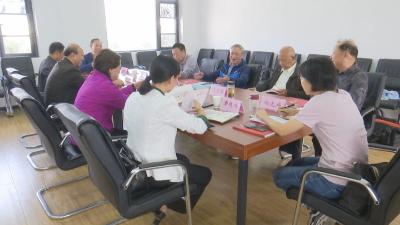 江陵县部分退休老干部组队视察老年大学建设工作