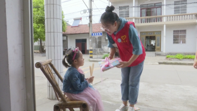 县实验幼儿园：开展厉行节约关爱留守儿童活动