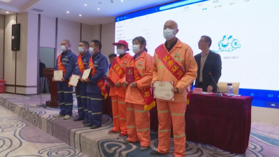 江陵县举行庆祝湖北省第23届环卫工人节表彰大会