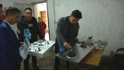 县残联开展2020年“扶贫日”活动