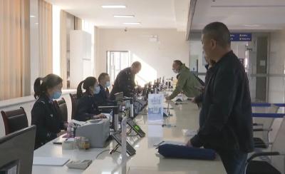 县车管所：取消驾照年龄上限 让老年人也有诗和远方