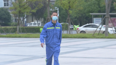 江陵环卫工人里最晚回家的那个人是他