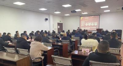 徐驰为科级干部主体班学员作专题辅导