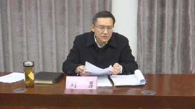 县委五届常委会召开专题议军会议