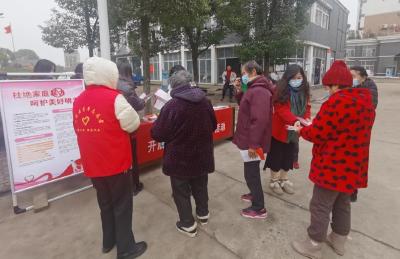 县妇联开展《民法典婚姻家庭编》普法宣传进社区活动