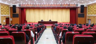 对于我县党员干部学习贯彻五中全会精神，刘勇提出这些要求  新江陵  昨天