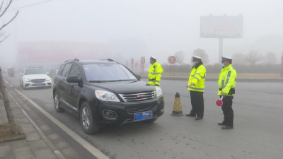 春运首日江陵交警全员上路保畅通