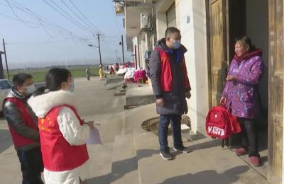 团县委联合多部门青年志愿者开展送温暖活动