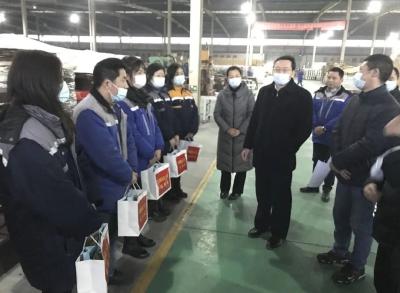 刘勇走访慰问企业困难职工