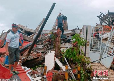 印尼6.2级地震死亡人数升至7人 600多人伤