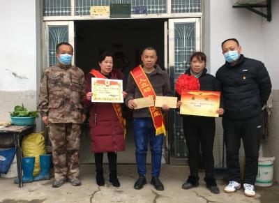 我县5名现役军人荣立个人三等功 立功喜报送到家